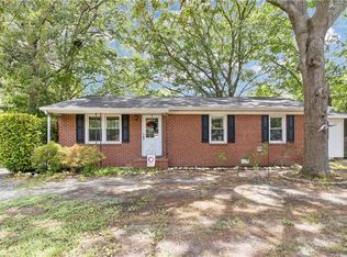 1659 Holly Dr, Gloucester Point, VA 23062