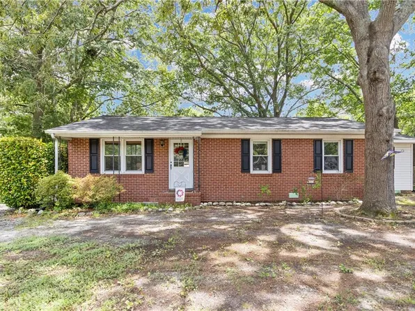 1659 Holly Dr, Gloucester Point, VA 23062