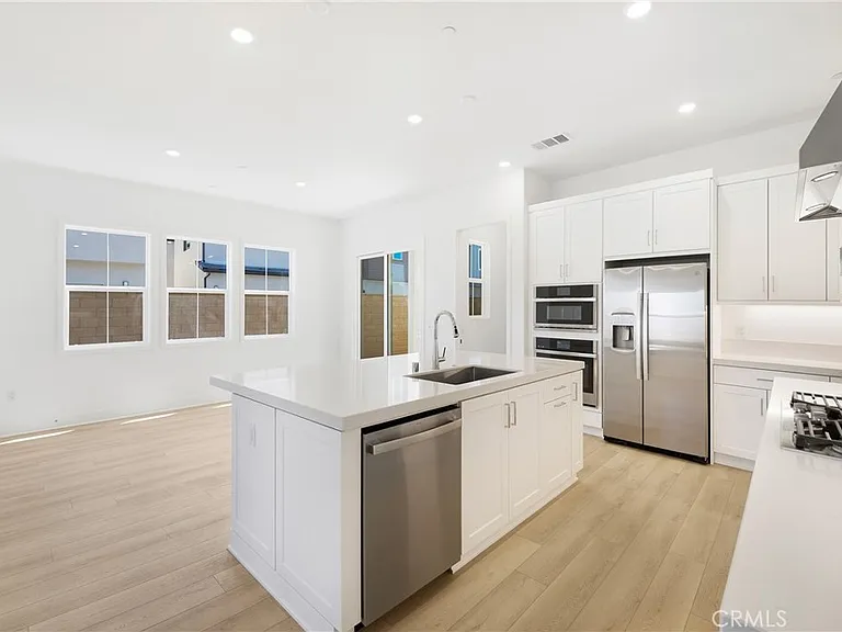 141 Dolores — Photo 14