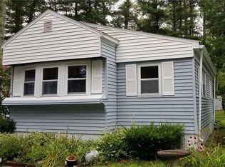 4 Parkwood Dr, Halifax, MA 02338