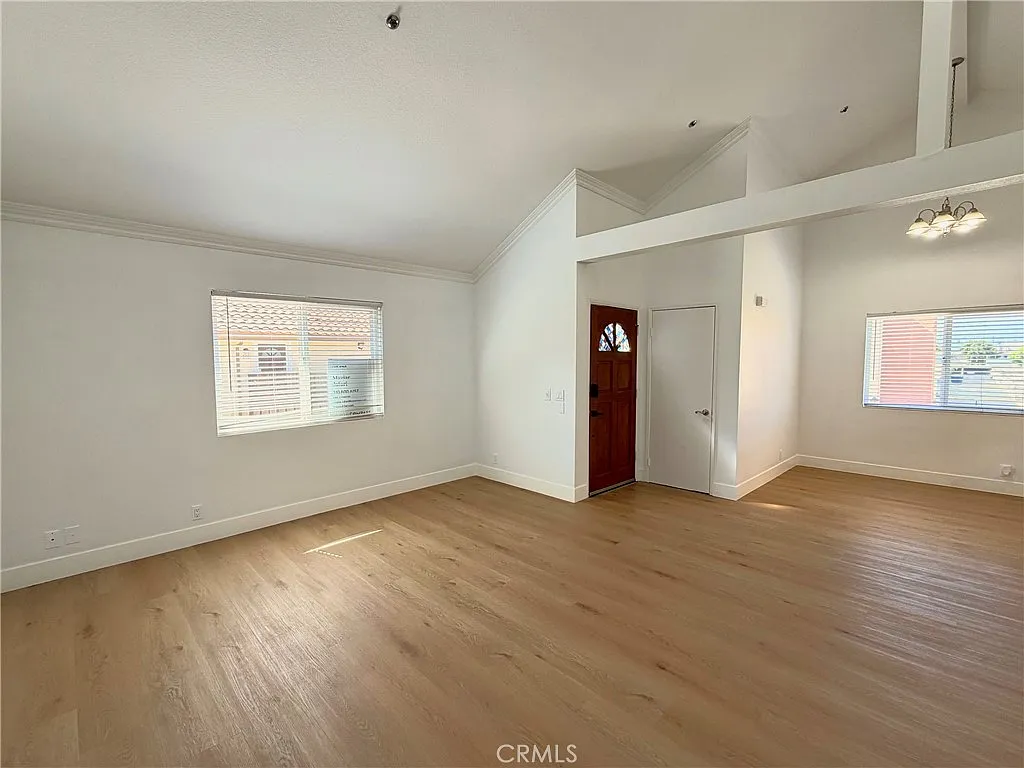 2 bed, 855 sqft, $2,595 — Photo 3