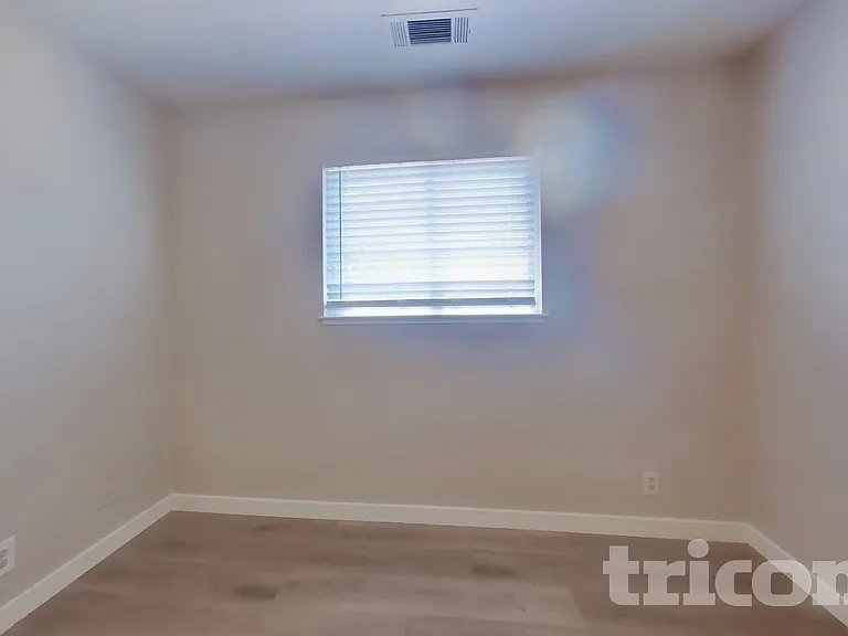 240 Benjamin Ave — Photo 11