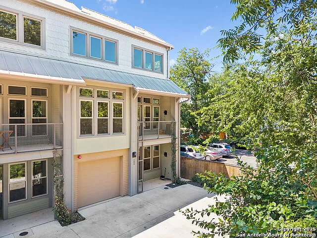 2 bed, 3.5 bath, 1914 sqft, $3,500 — Photo 2