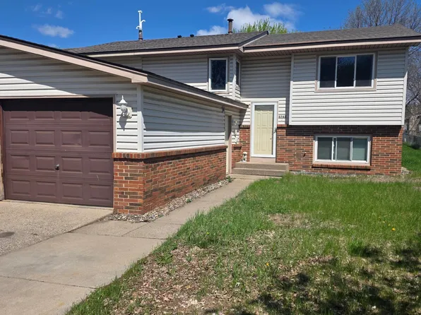 5702 84 1/2 Ave N, Brooklyn Park, MN 55443