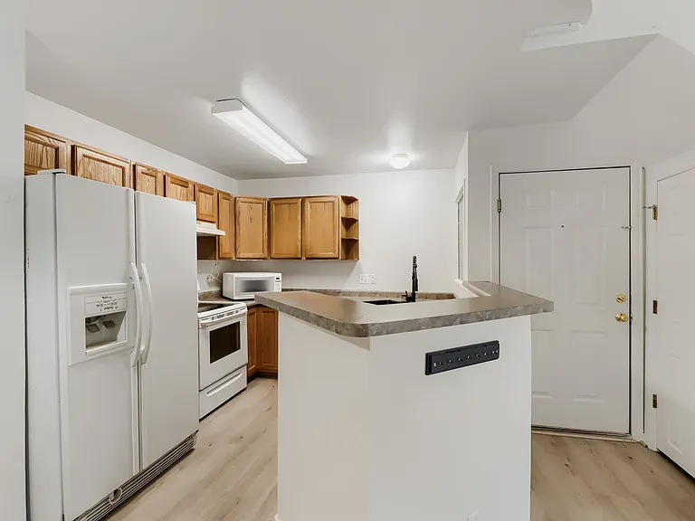 Kitchen/Foyer
