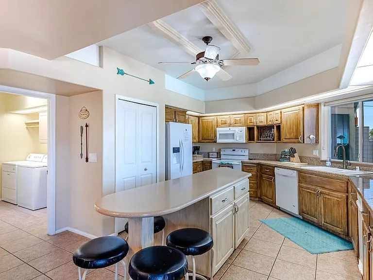 833 Paso Dr — Photo 12