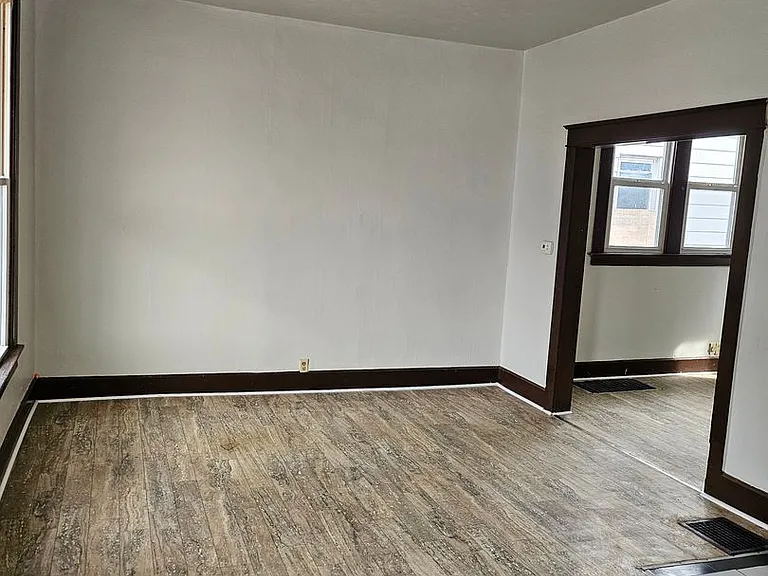 707 E Iowa St — Photo 9