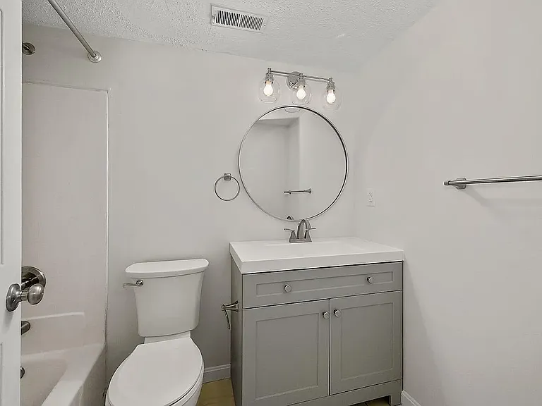 2230 Kemper Ln #5 — Photo 1