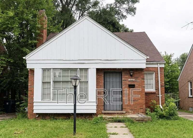 3 bed, 1.0 bath, 1115 sqft, $1,350 — Photo 2