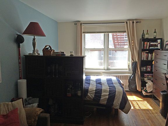 2nd image of 22 W 14th St #2ON