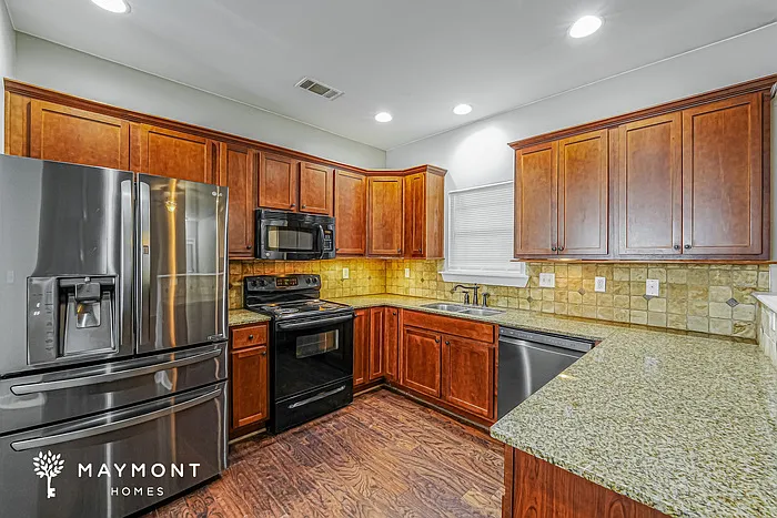 245 Hathaway Ln — Photo 6