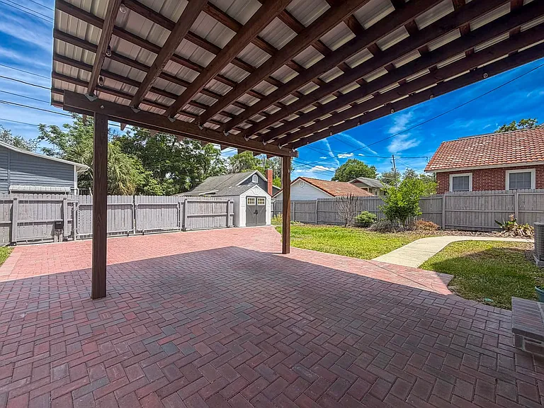 417 SW 10th St — Photo 47