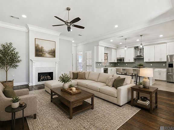 2nd image of 736 Portula Ave