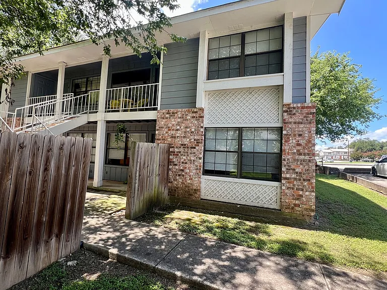 110 Lady Bird Lane — Photo 19