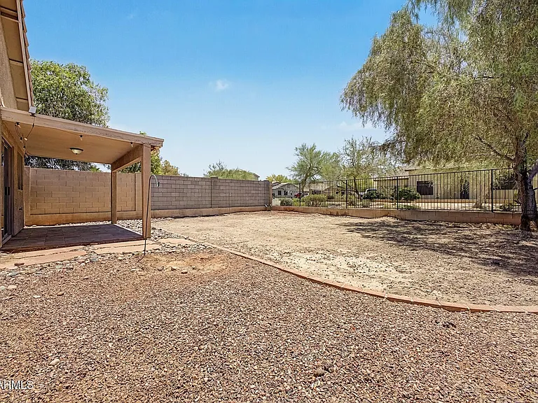 905 E Potter Dr — Photo 15