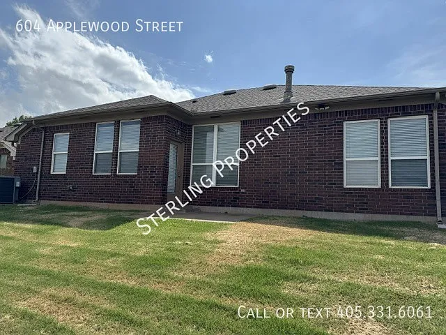 604 Applewood St — Photo 39