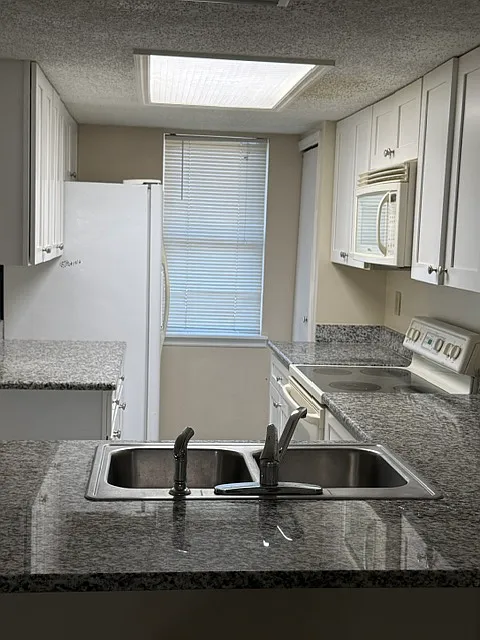 2 bed, 2.5 bath, 1092 sqft, $1,845 — Photo 3