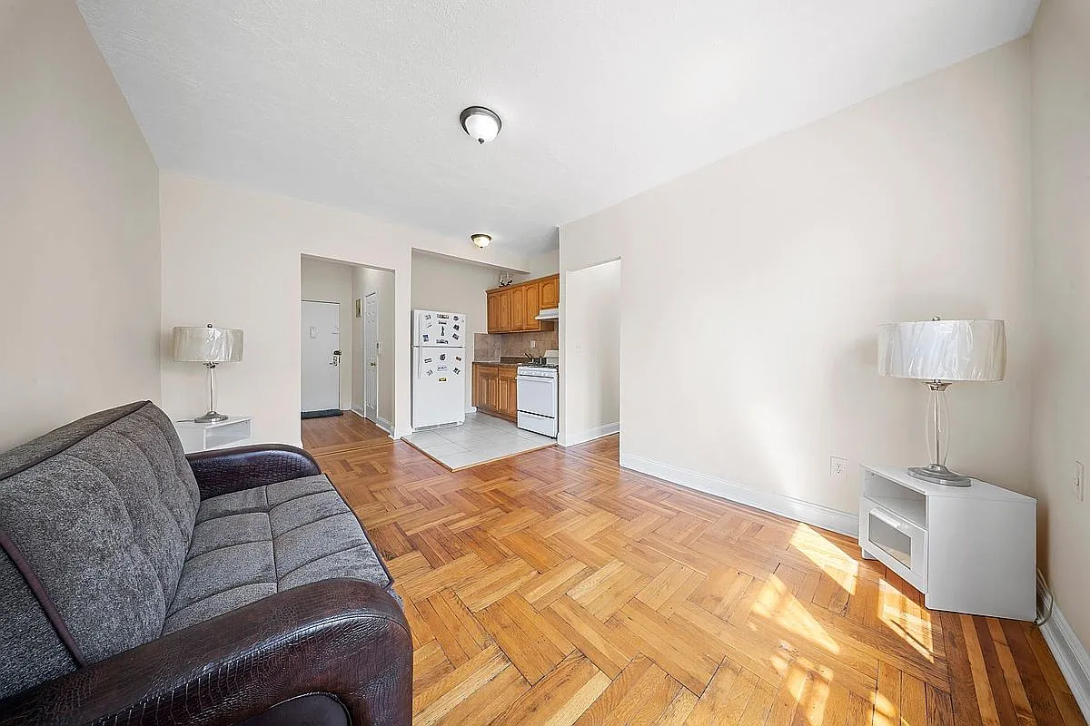 1372 Shakespeare Ave #4D photo 1