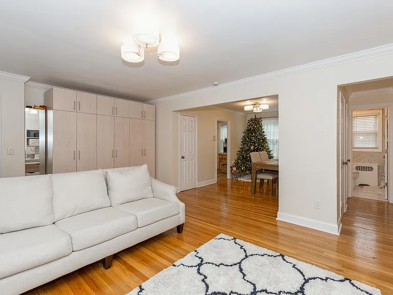 390 Morris Ave #29 — Photo 1