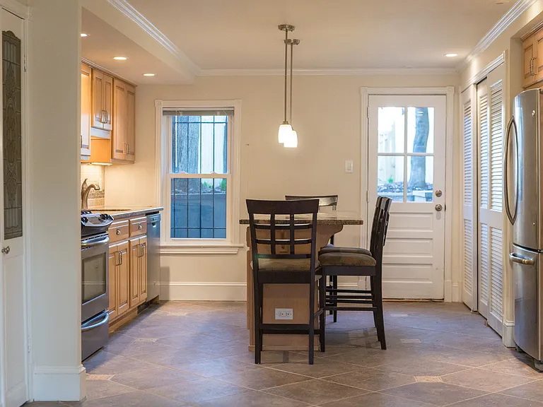 609 10th St NE — Photo 31