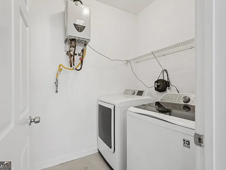 2596 Bates St SE — Photo 38