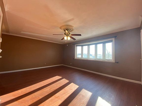 4th image of 5 Berry Ave Floor 2