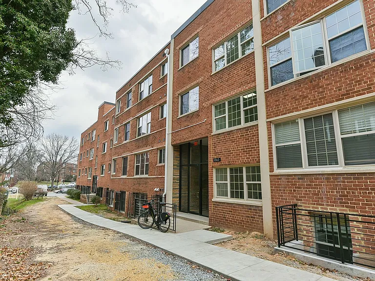 Elevated Northwest DC Living at The Pinnacle — Photo 17