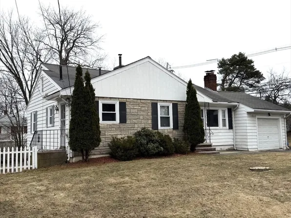 2 Carpenter Rd, Lynnfield, MA 01940