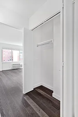 Rented by Greystar | media 7