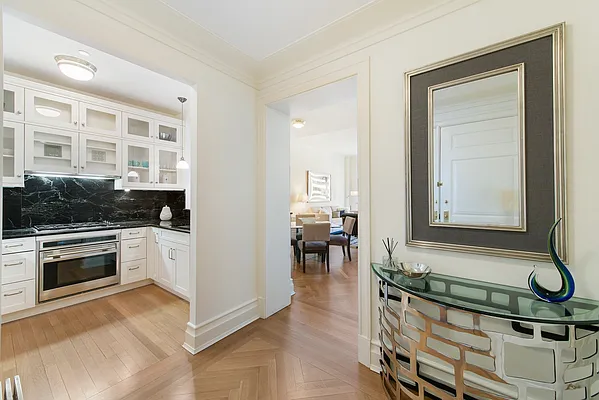 Sold by Mercedes Berk | media 3