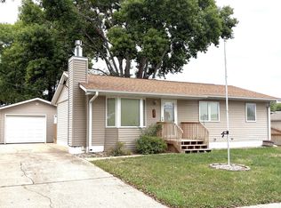 207 Anchor Dr, Yankton, SD 57078