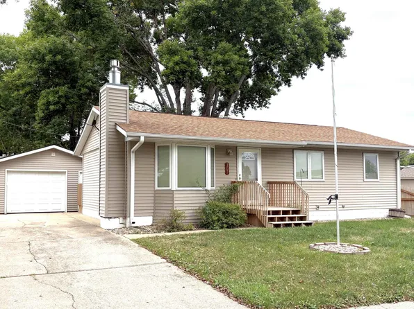 207 Anchor Dr, Yankton, SD 57078