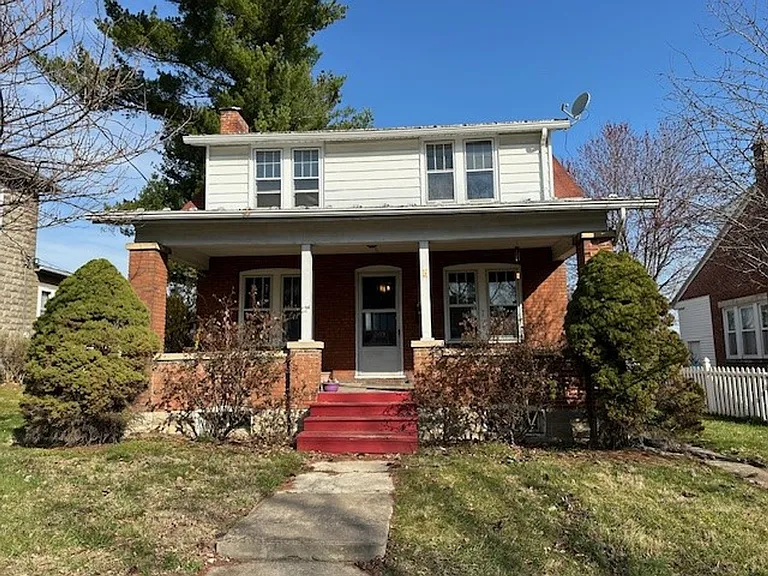 303 E Main St — Photo 1