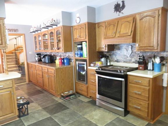 2nd image of 1112 E Saint James Dr