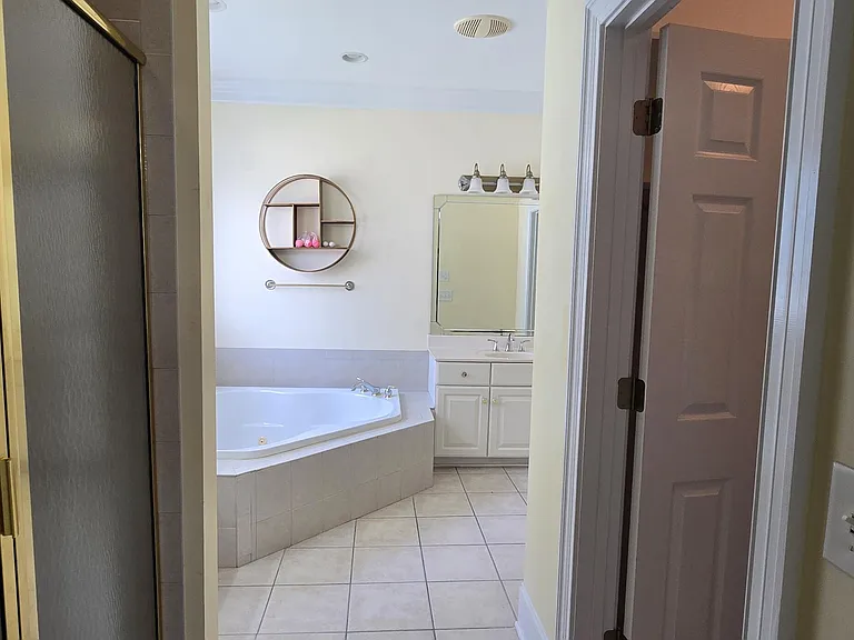 4208 Leicester Ct — Photo 21