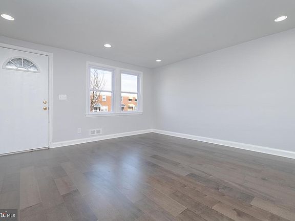 4th image of 3755 Ravenwood Ave