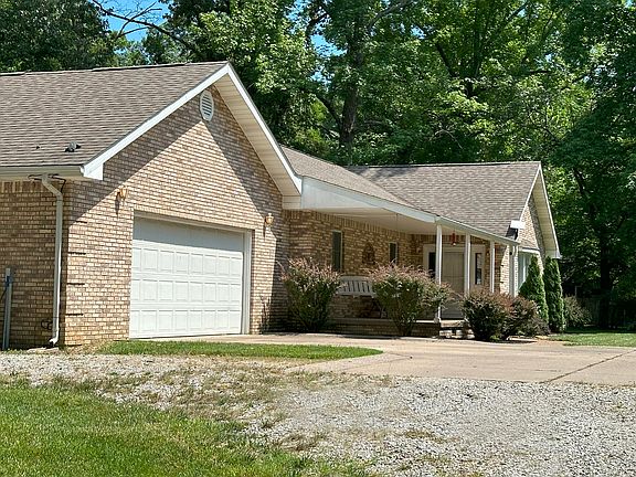 4th image of 2863 Parker Dr