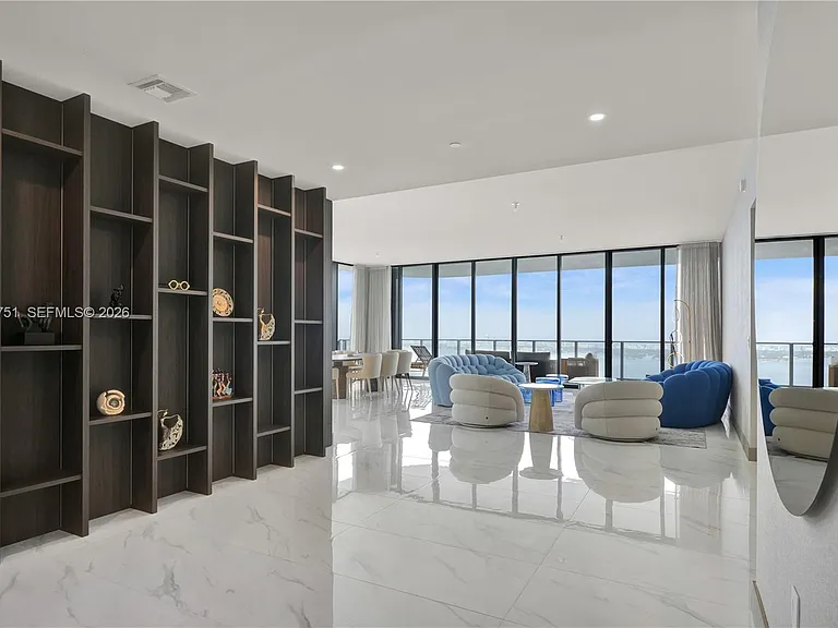 700 NE 24th St #Penthouse 5801 — Photo 4