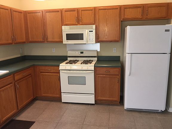 3rd image of 15832 Heron Hill St