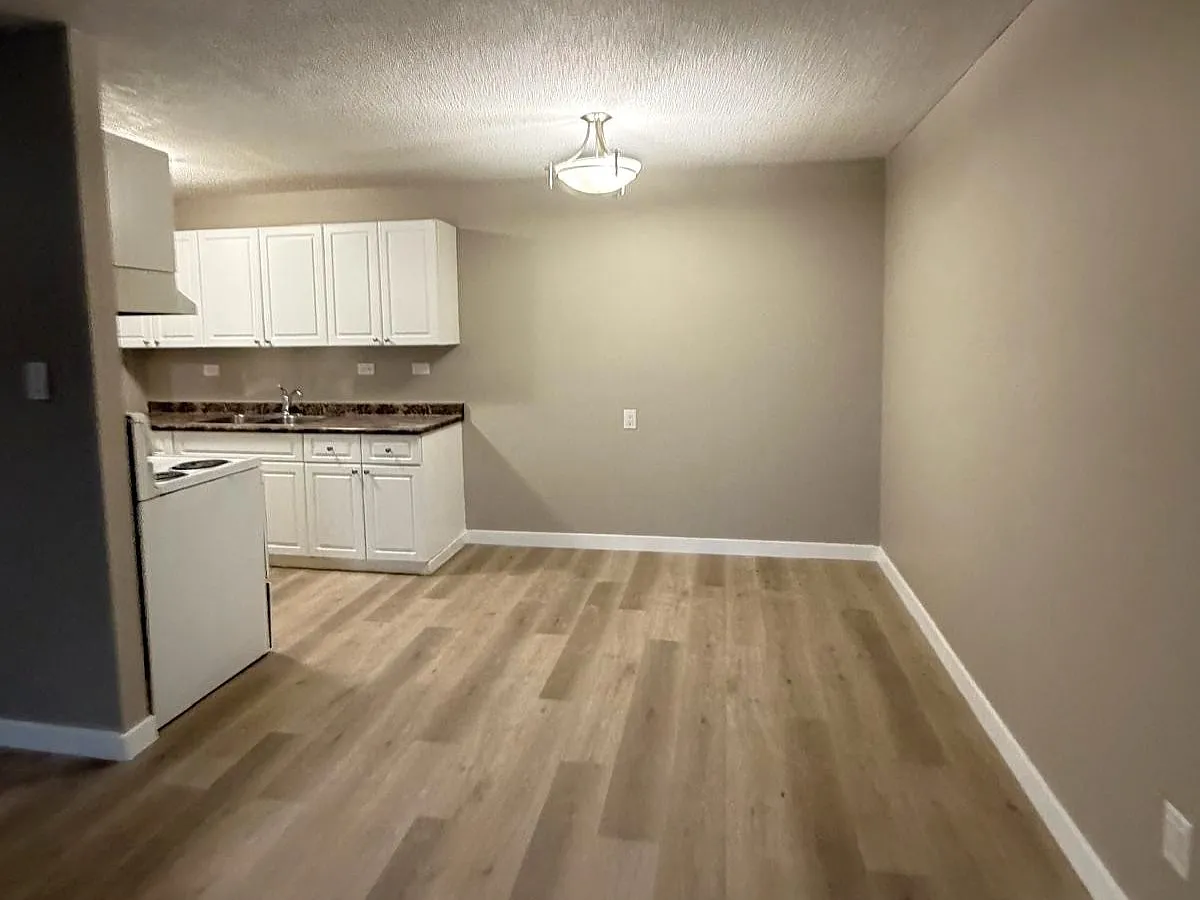 Confederation Park Apartments I — Photo 3