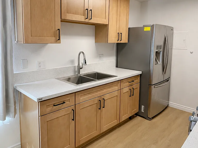 1270 Cabrillo Park Dr #B — Photo 7