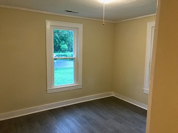 3rd image of 303 Kingwood Ave