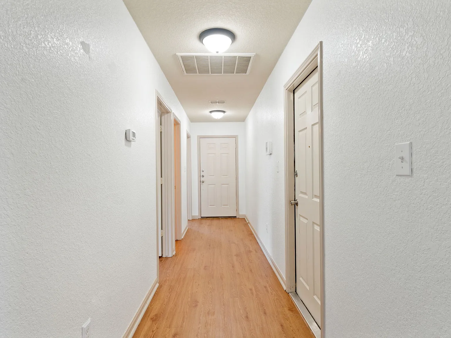 3 bed, 1270 sqft, $1,450 — Photo 3