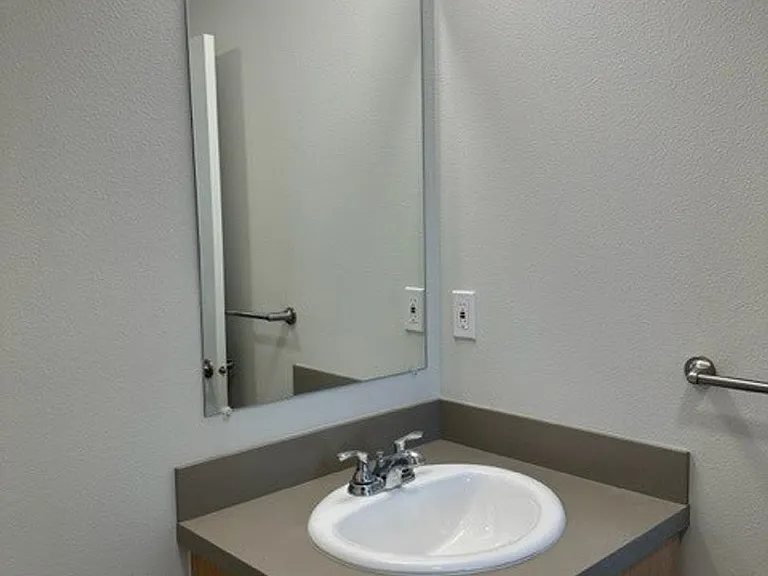 990 Broadway Apartment Homes — Photo 14