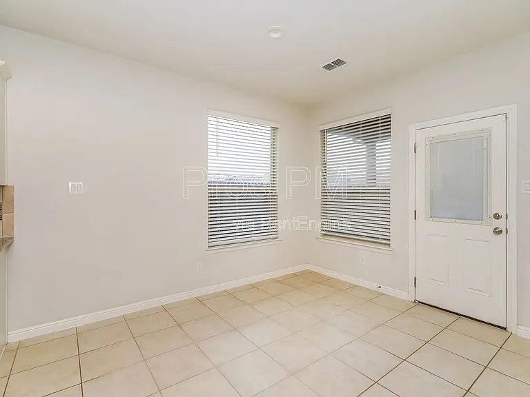 1016 Napier Way — Photo 6