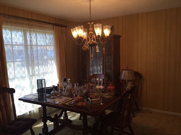 4th image of 1304 Chestnut Dr