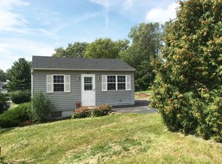 20 Hickory Rd, Oakwood Hills, IL 60013