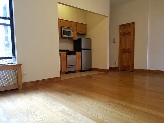 Rented by Mdrn Residential | media 48