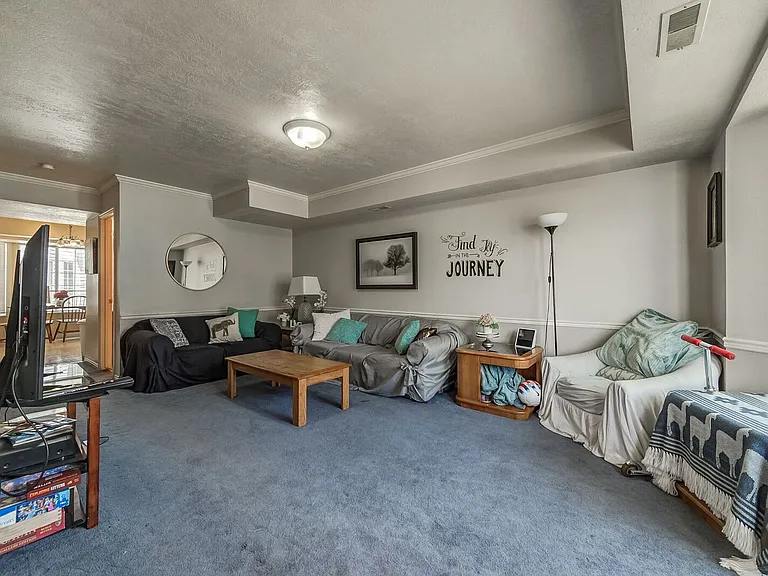 547 N 300 E #5 — Photo 2