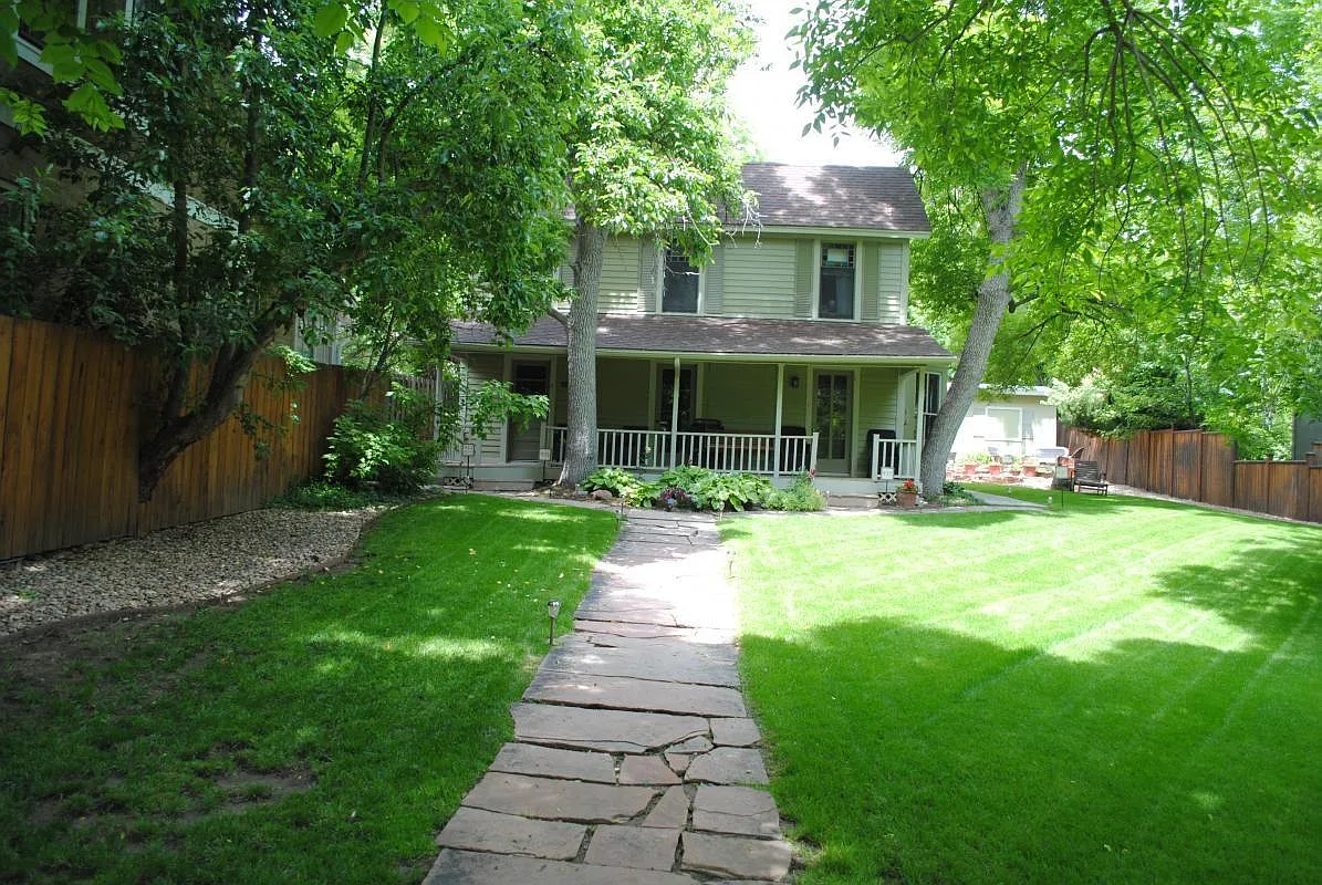 933 Spruce St — Photo 1